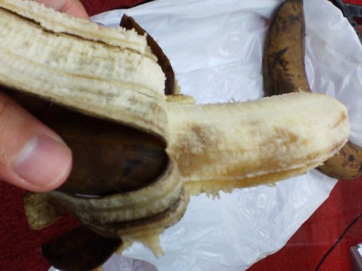 皮をむいたバナナ